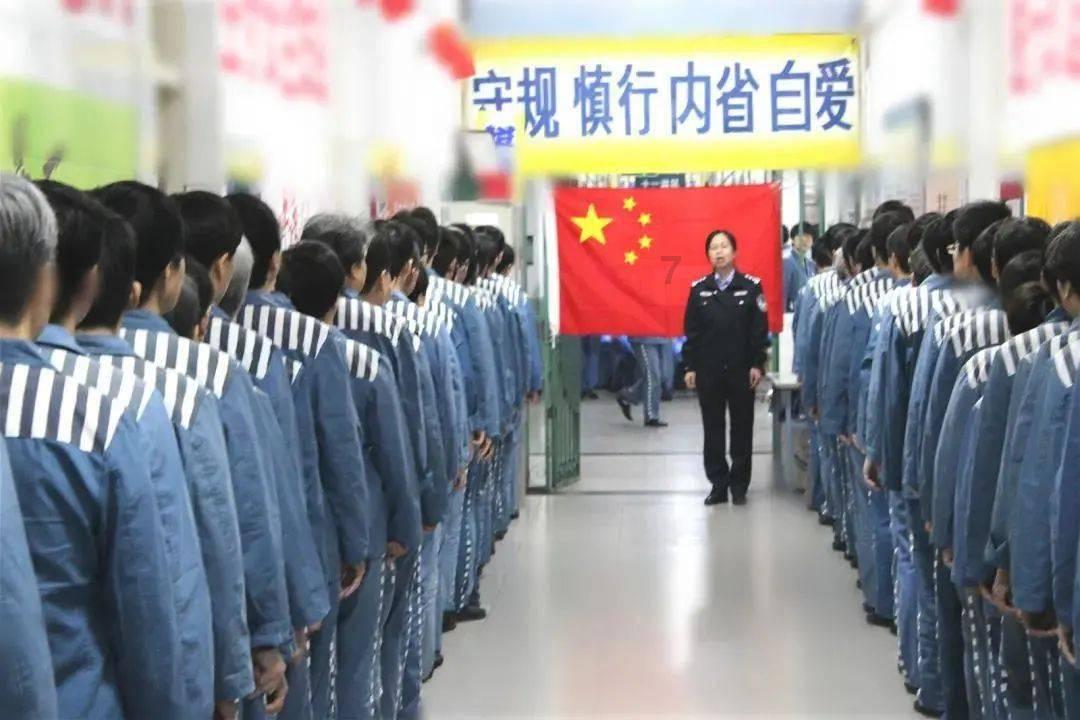 骨质疏松只补钙就可以?再三劝告:远离3种食物,或比补钙更关键